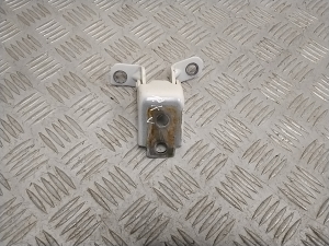   Priekšējo durvju augšējā eņģe  -  