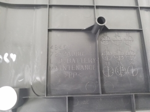 Mitsubishi Outlander (2012–2021) Battery cover 7272A086 - 2