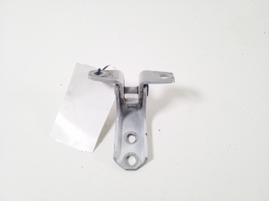 Mitsubishi Outlander (2012–2021) Front door lower hinge 5702A063 - 2