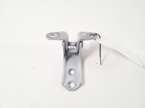 Mitsubishi Outlander (2012–2021) Front door top hinge 5702A064 - 2