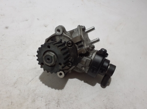 Pompe à carburant - 05L130755