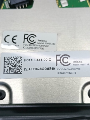 Tesla Model 3 3 (2016–2024) Außenverkleidung der Mittelsäule 110044100C - 3