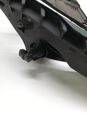 AUDI A4 B8 (2007–2016) Scheinwerferhalter 1301073054 - 2