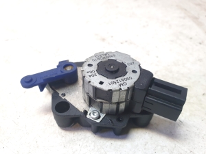 Opel Omega B (1994–2003) Salongi soojenduse klapi mootor 090512501 - 4