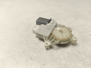 BMW 3 SERIES G20 (2018–2026) Esiukse aknatõstuki mootor 8495865 - 3