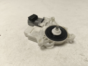 BMW 3 SERIES G20 (2018–2026) Esiukse aknatõstuki mootor 8495866 - 3