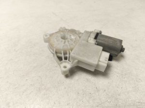 BMW 3 SERIES G20 (2018–2026) Esiukse aknatõstuki mootor 8495866 - 4