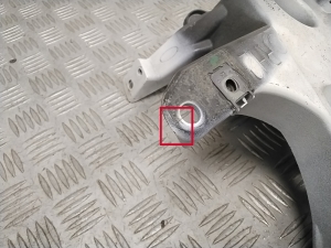 VOLVO V90 (2016–2026) Front fender bracket 31378985 - 2
