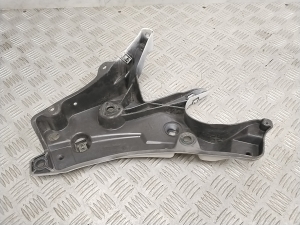 VOLVO V90 (2016–2026) Front fender bracket 31378985 - 4