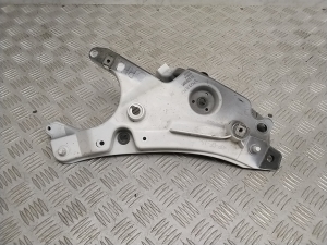 Front fender bracket - 31378985