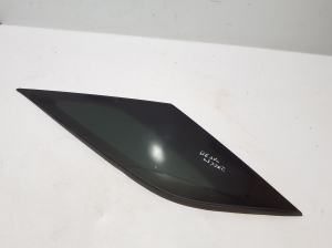   Rear quarter glass  - A1676708300 