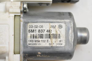 Volkswagen Golf Plus Mk5 (2004–2008) Esiukse aknatõstuki mootor 5M1837402 - 2