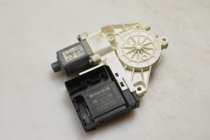Volkswagen Golf Plus Mk5 (2004–2008) Esiukse aknatõstuki mootor 5M1837402 - 4