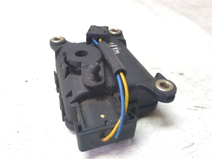Mercedes Benz E-Class W210 (1995–2002) Salongi soojenduse klapi mootor 0132801108 - 4