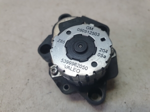 Opel Omega B (1994–2003) Salongi soojenduse klapi mootor 090512503 - 4