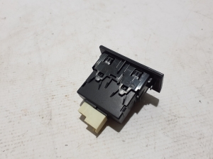 Mercedes Benz C-Class 206 (2021–2026) USB-pesa A2066800306 - 2