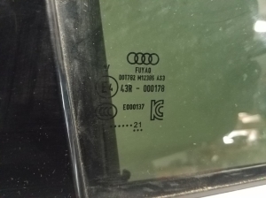 AUDI e-tron SUV (2018–2026) Tagumised küljeuksed ja nende osad 4KE833052A - 2