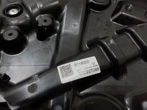 Mercedes Benz C-Class 206 (2021–2026) Priekšējo durvju logu pacēlājs A2067206601 - 3