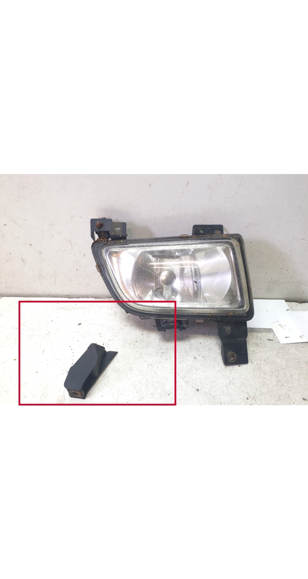 Mazda Premacy (1999–2005) Front-Nebelscheinwerfer B25G51680C Mazda Premacy (1999–2005) Front-Nebelscheinwerfer B25G51680C