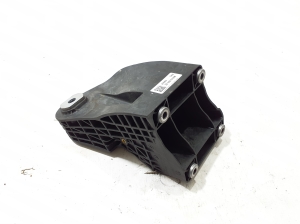 Mercedes Benz C-Class 206 (2021–2026) Mootori kinnitus A6542236400 - 2
