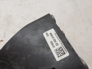 Mercedes Benz C-Class 206 (2021–2026) Mootori kinnitus A6542236400 - 3