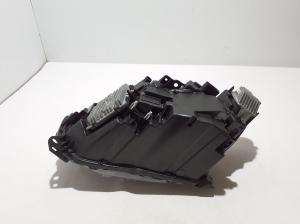 VOLVO XC40 (2017–2026) Esituli 31655998 - 2