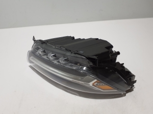 VOLVO XC40 (2017–2026) Esituli 31655998 - 9