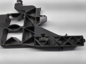 AUDI A7 (2010–2018) Esitule kinnitus 4G8805607 - 2