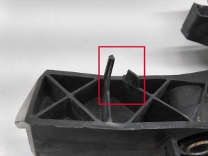 AUDI A7 (2010–2018) Esitule kinnitus 4G8805607 - 3