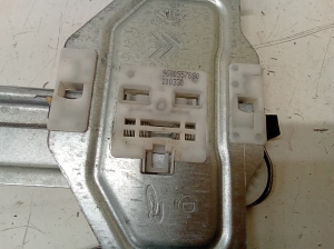 Citroen Berlingo (2008–2018) Priekšējo durvju logu pacēlājs 9680557880 - 2