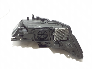 AUDI A6 C8 (2018–2025) Esituli 4K0941034 - 3
