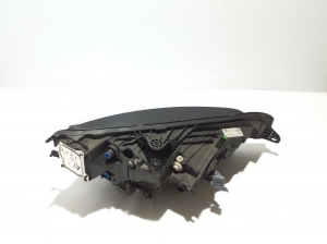 VOLVO V60 (2018–2026) Esituli 32338020 - 11