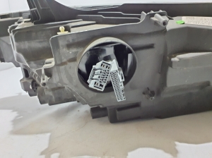 VOLVO V60 (2018–2026) Esituli 32338020 - 4
