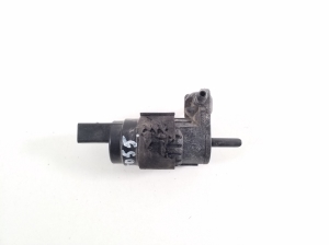   Front windshield washer pump  - 8K9955647 