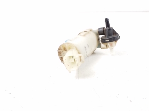Mitsubishi ASX (2010–2026) Front windshield washer pump 8260A217 - 2