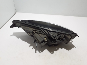 VOLVO V60 (2018–2026) Headlight 32273038 - 7