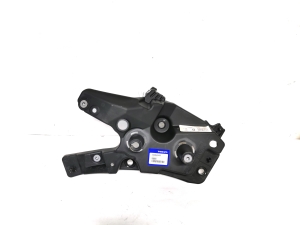 Front fender bracket - 32288929
