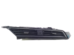 Dashboard air vent grilles - 4KL820951