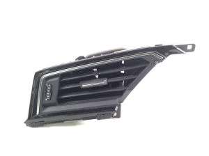 Dashboard air vent grilles - 4KL820901