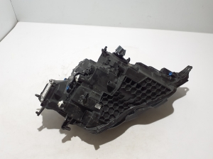 VOLVO V60 (2018–2026) Esituli 32338012 - 3