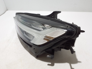 VOLVO V60 (2018–2026) Esituli 32338012 - 7
