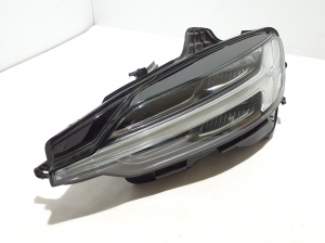 VOLVO V60 (2018–2026) Esituli 32338012 - 8
