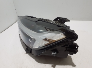 VOLVO XC60 (2017–2026) Esituli 32337376 - 2