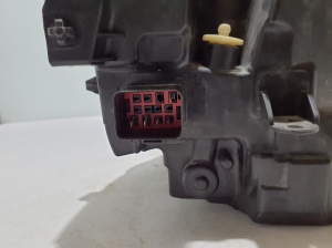 VOLVO XC60 (2017–2026) Esituli 32337376 - 4