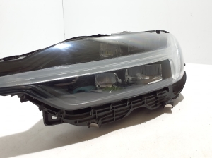 VOLVO XC60 (2017–2026) Esituli 32337376 - 7