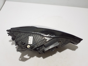 VOLVO XC60 (2017–2026) Esituli 32337376 - 8