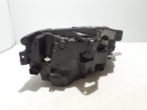 VOLVO XC60 (2017–2026) Esituli 32337376 - 9