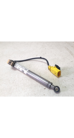 AUDI A4 B9 (2015–2026) Hood impact sensor 8W0823823 - 3