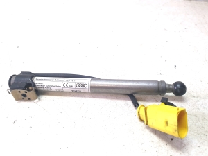 Motorhaubenaufprallsensor - 8W0823823