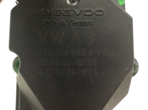 Volkswagen Golf V (2003–2009) Drosselklappe 03G128063G - 3